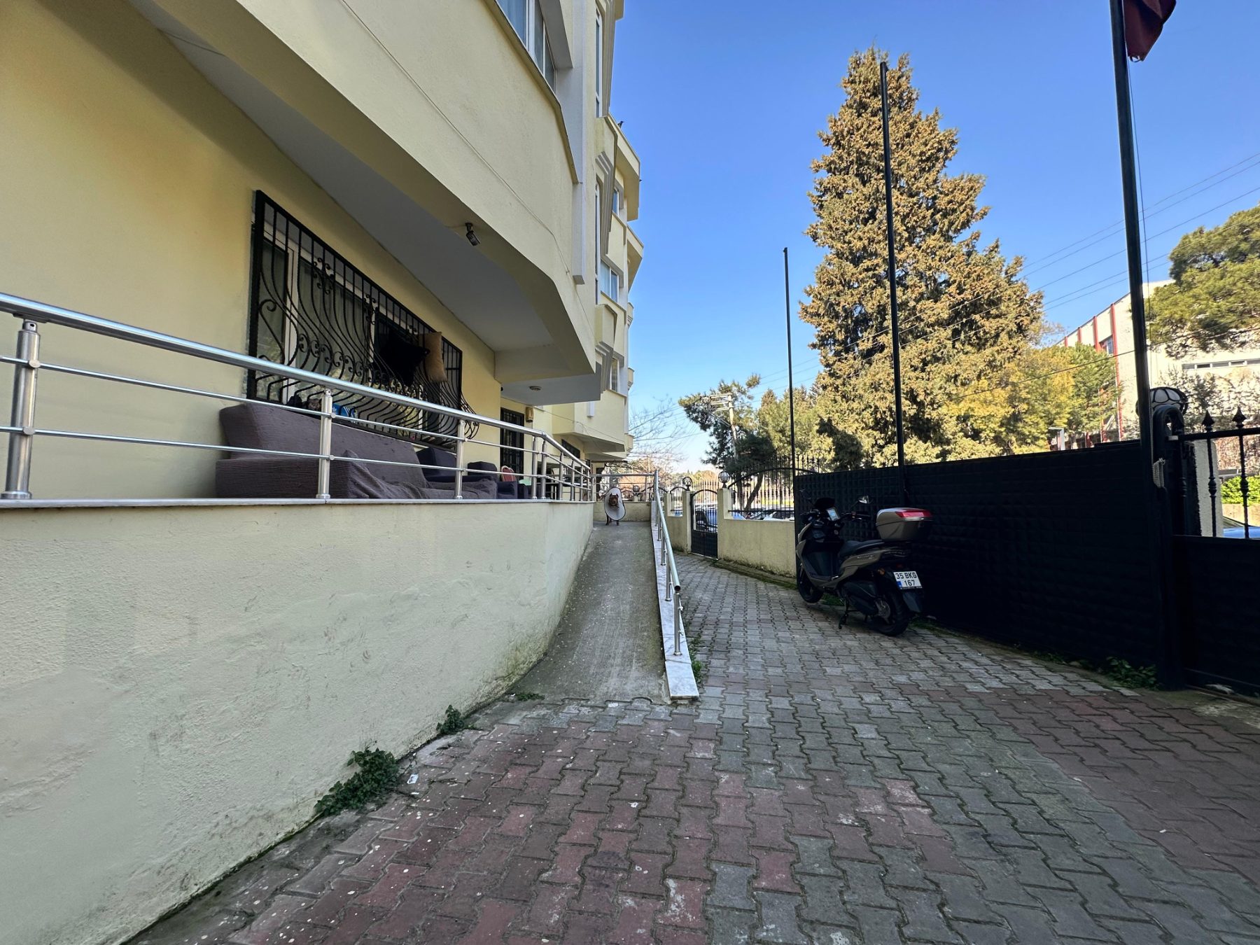 DEÜ Eğitim Fakültes Hastahane Karşısı Satılık 492 M2 Fırsat Arsa