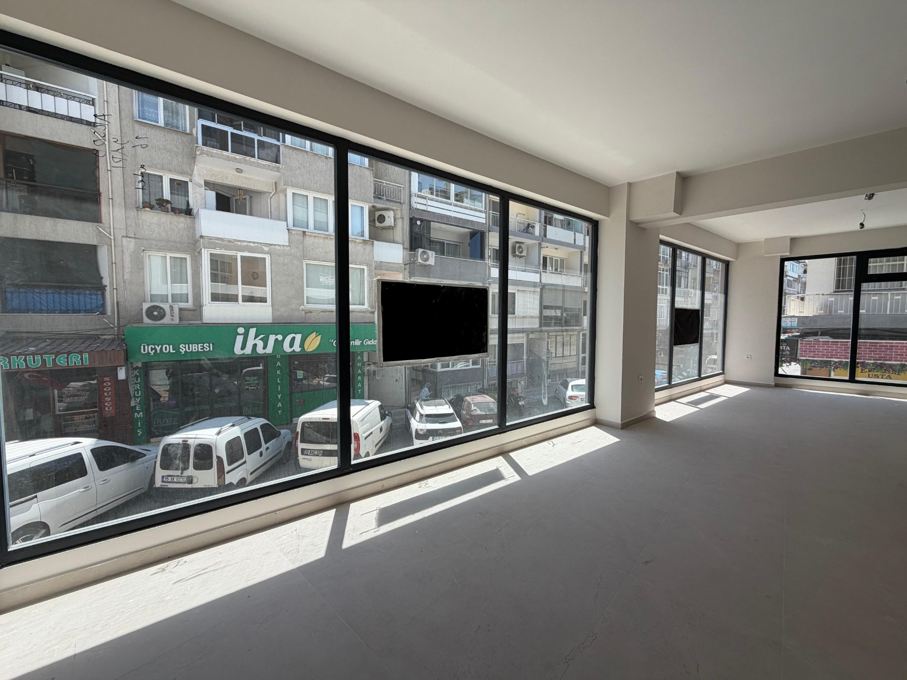 Betonyol Cadde Üstü 2Katlı Emsalsiz 180 M2 Kiralık KDV'li Dükkan