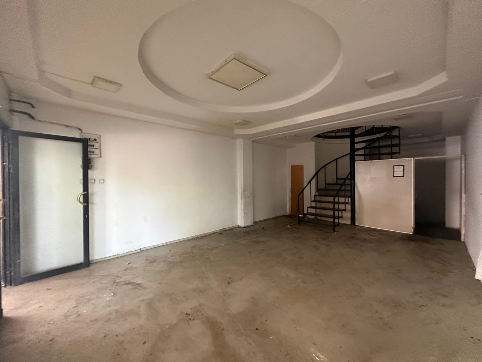 Selgeçen Modeka İş Merkezi Giriş Katı Kiralık Dubleks İşyeri