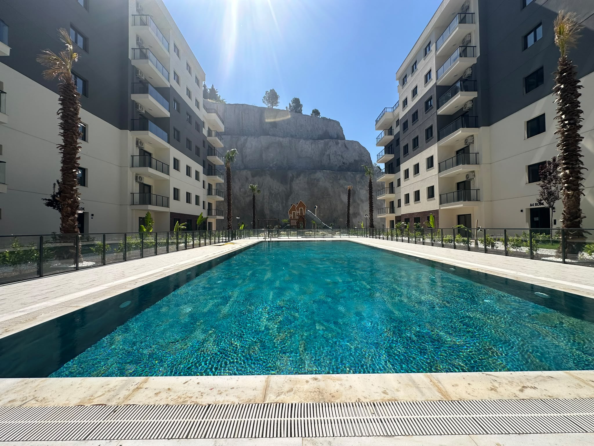 Park Yaşam Atlantis'te Kiralık 1+1 Giriş Cephe Ara Kat Daire