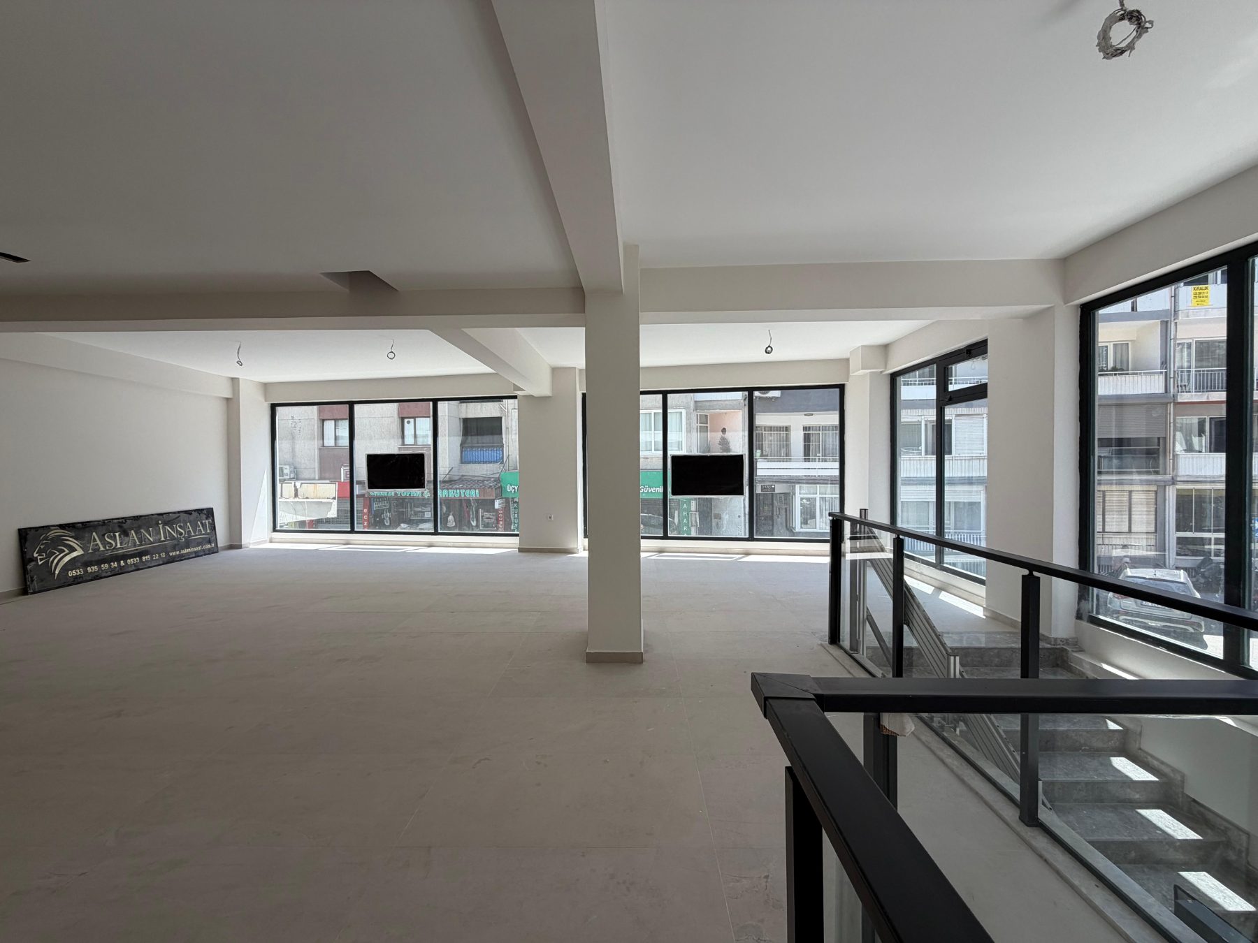 Betonyol Cadde Üstü 2Katlı Emsalsiz 180 M2 Kiralık KDV'li Dükkan